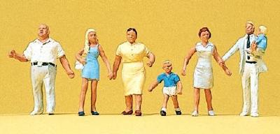 (HO)散歩中のクラウス一家