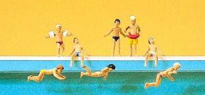 (HO)プールにいる子供たち