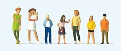 (HO)立っているティーンエイジャー