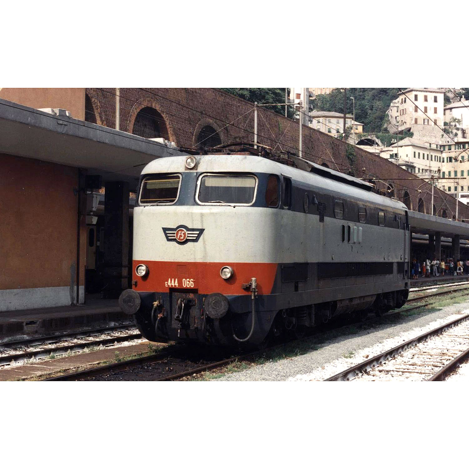 【仮予約】 EL class E 444 2次車 赤ストライプあり FS Ep4 Ep5 DCC sound