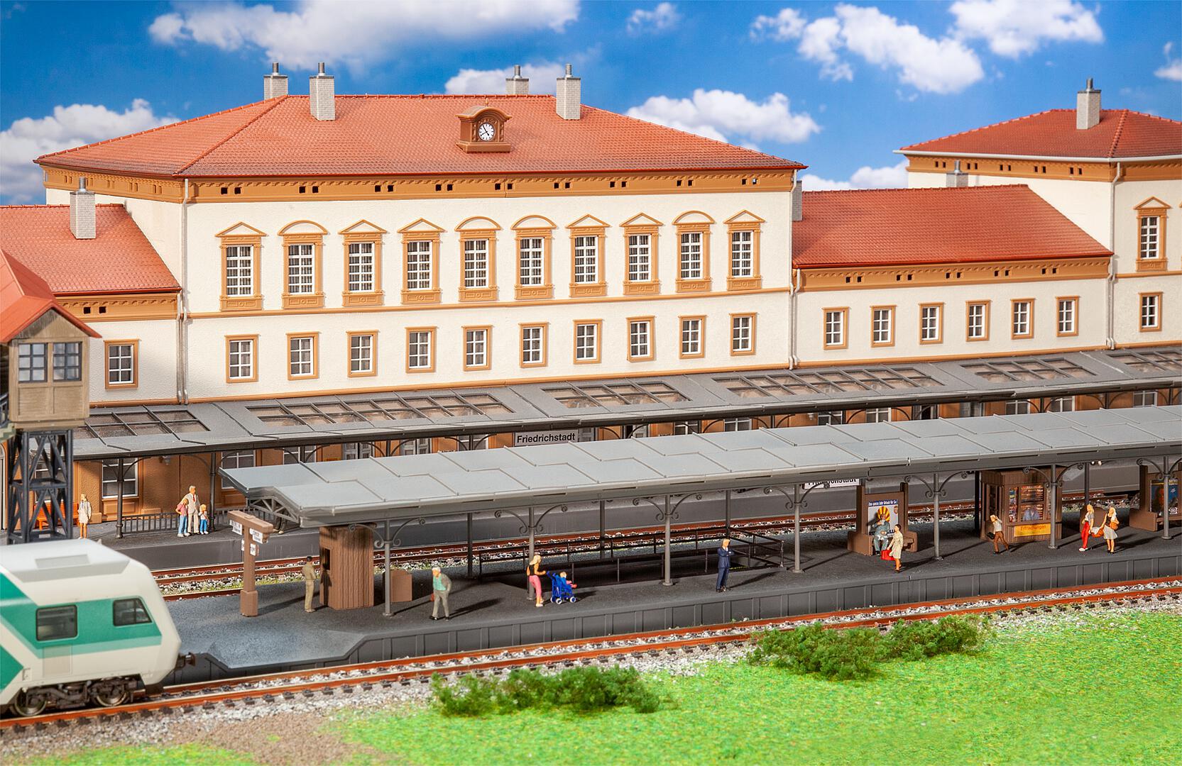 プラットホーム Friedrichstadt