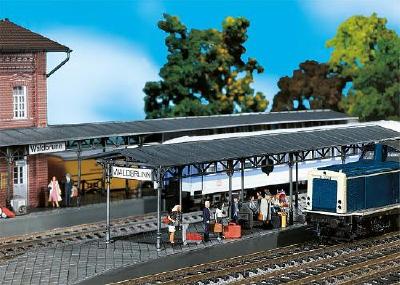 屋根付きプラットホーム