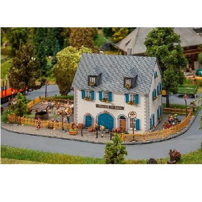 田舎の宿 158x114x160mm