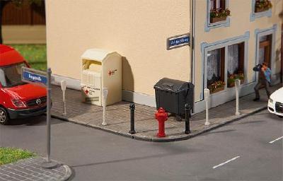 アクセサリー付き道路標識