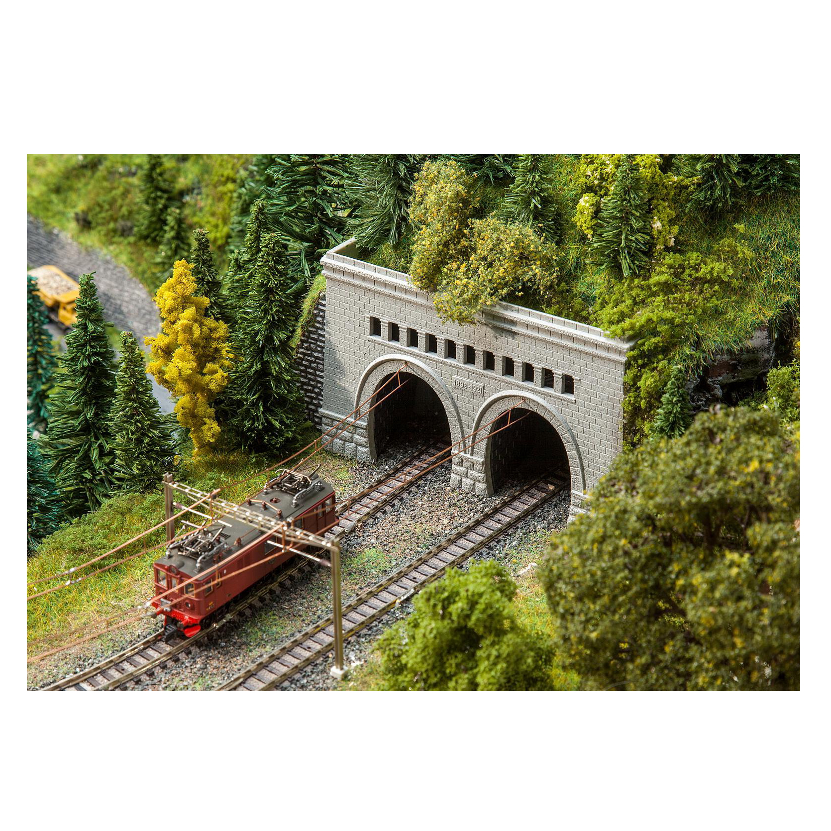 Simplon トンネルポータル（北坑口と南坑口）