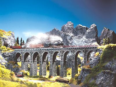 採石場の石積み高架橋 N