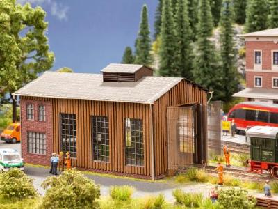 (HO)小型機関庫 ドア開閉機能付き 　19x10.5x10cm